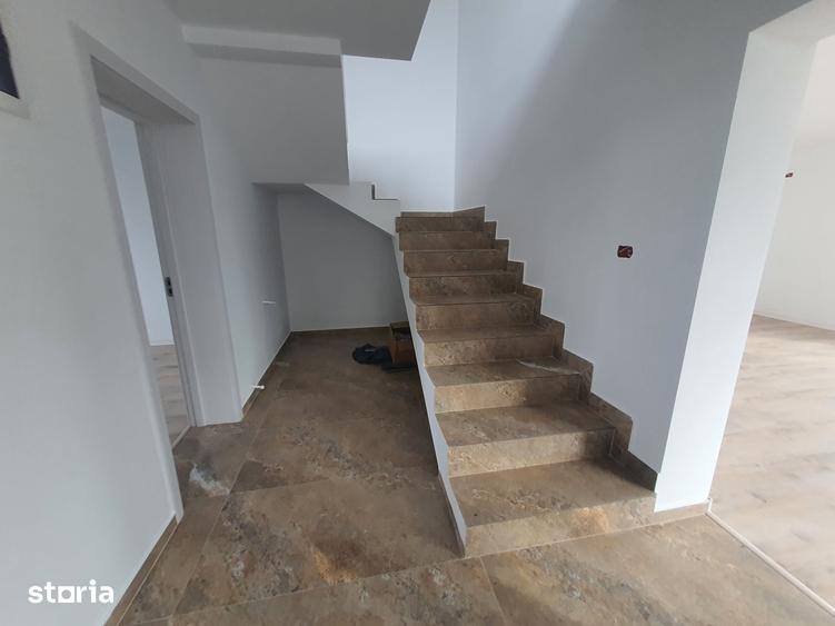 Casă cu 3 camere cu Teren 300 Mp în Central