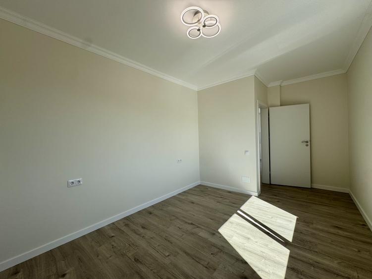 Apartament cu 3 camere semidecomandat în Florești