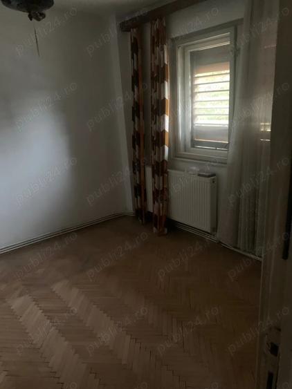 Apartament cu 3 camere semidecomandat în Nord