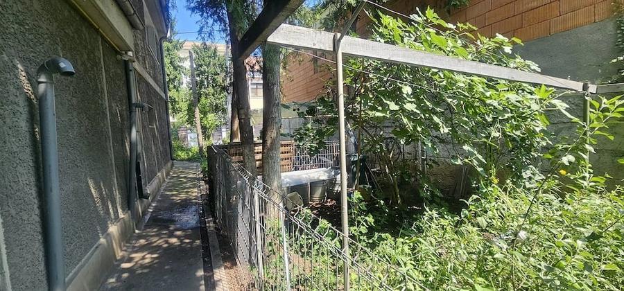 Casă cu Teren 365 Mp în Central
