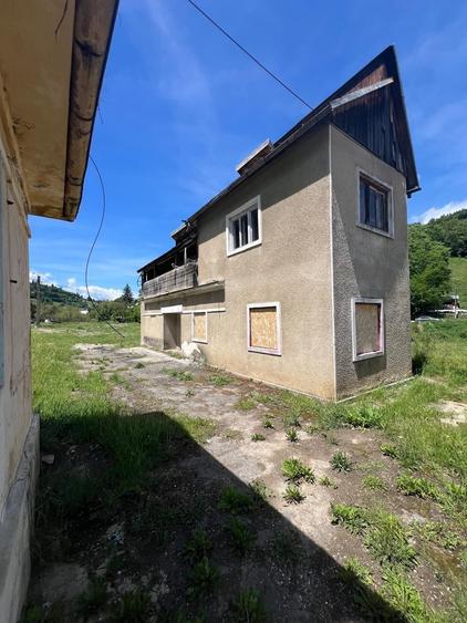 Casă cu 4 camere în Central