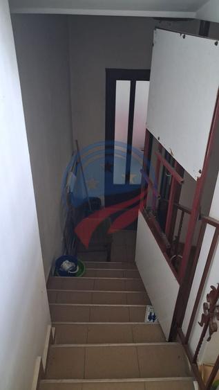 Casă individuală cu 7 camere cu Canalizare în Ultracentral