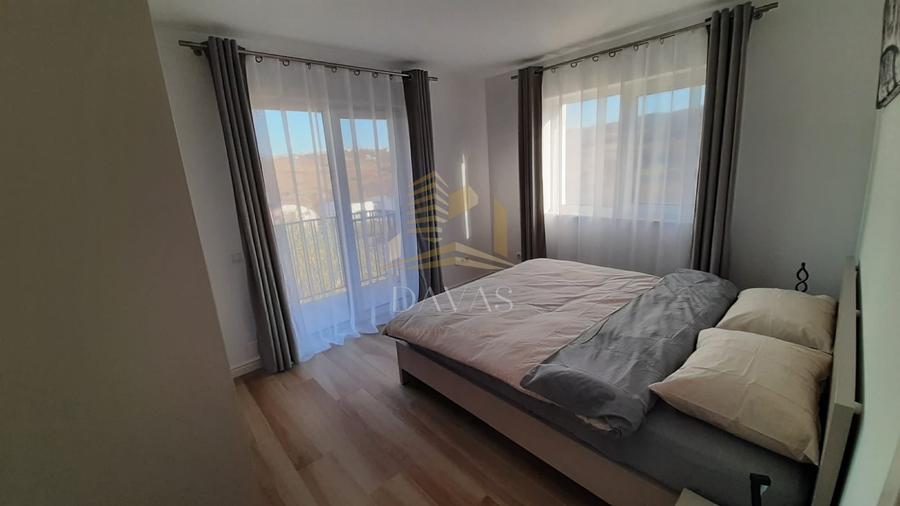 Apartament cu 4 camere semidecomandat, mobilat în Borhanci