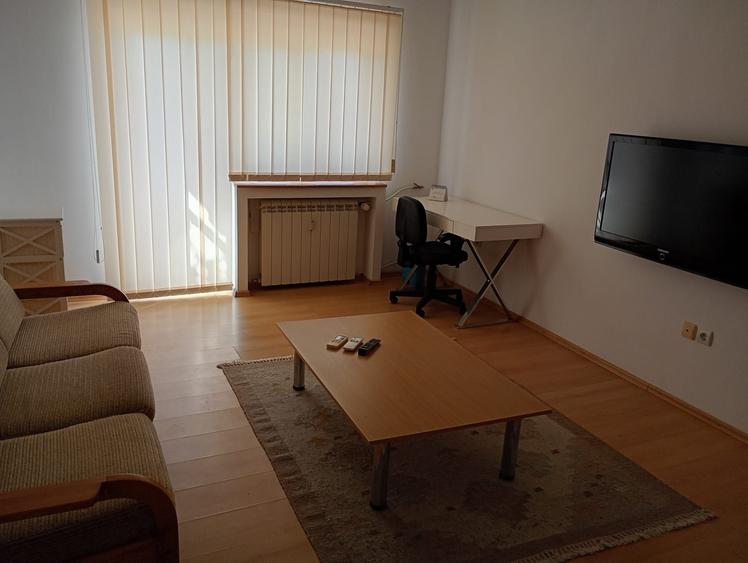 Apartament cu 3 camere decomandat în Traian
