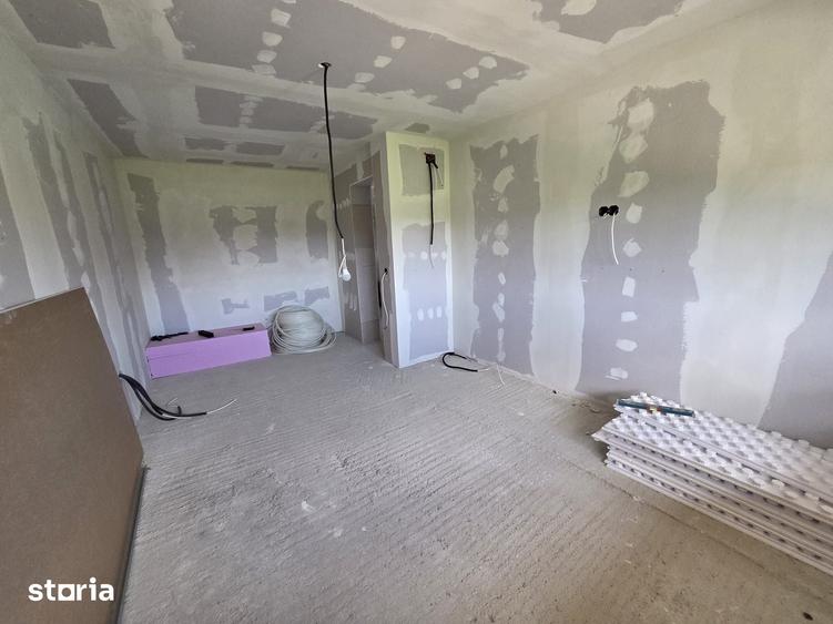 Casă cu 4 camere cu Teren 538 Mp în Priseaca