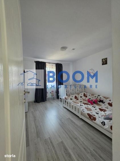 Casă cu 3 camere decomandat în Dângești