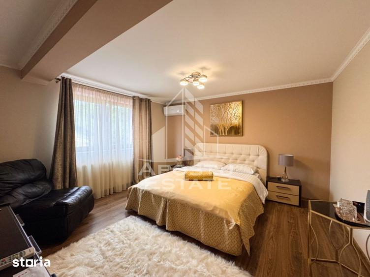 Casă cu 6 camere cu Teren 3500 Mp în Central
