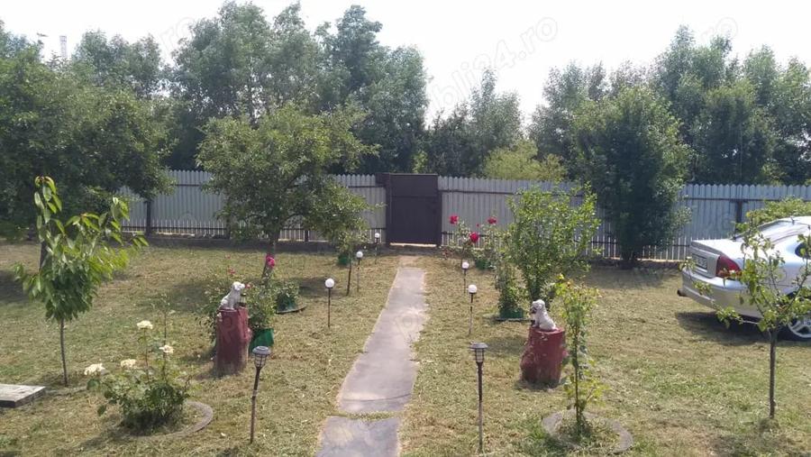 Casă cu 3 camere cu Teren 2500 Mp în Podu Turcului