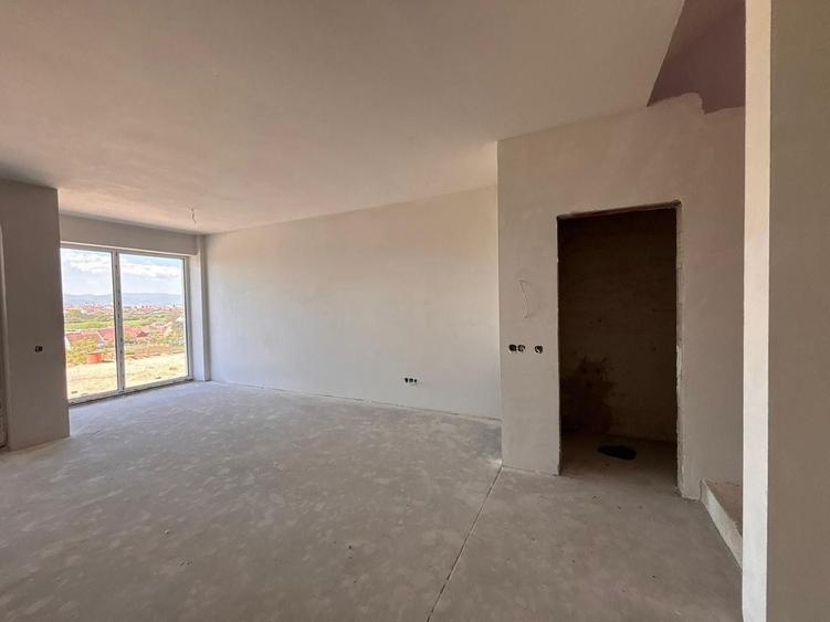 Duplex cu 4 camere cu Canalizare în Gușterița