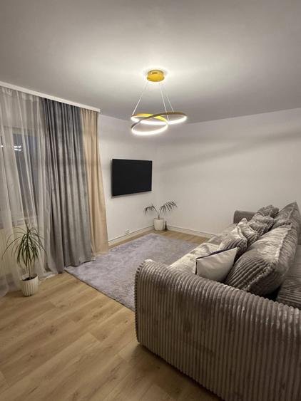 Apartament cu 3 camere semidecomandat, mobilat în Zorilor