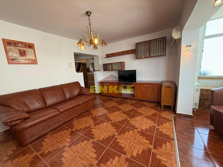 Apartament cu 3 camere decomandat în Central