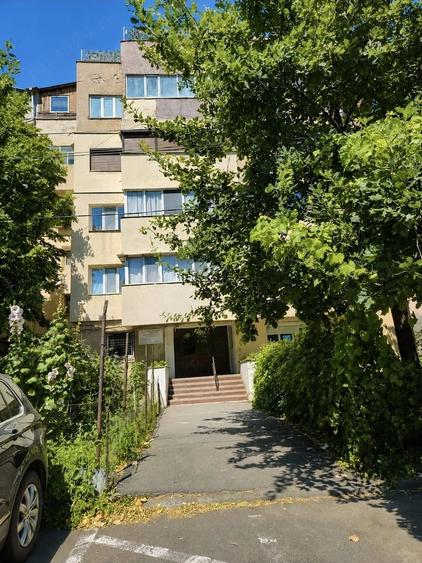 Apartament cu 4 camere decomandat în Central
