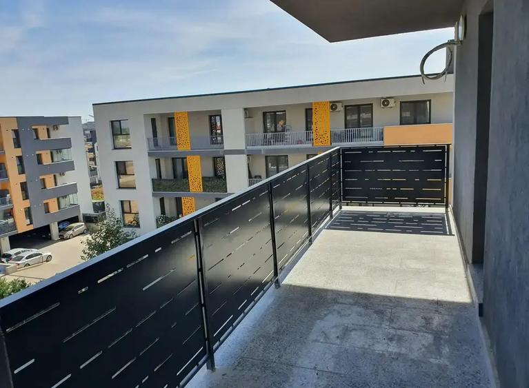 Apartament cu 3 camere decomandat în Titan