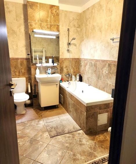 Apartament cu 4 camere decomandat, mobilat în Băneasa