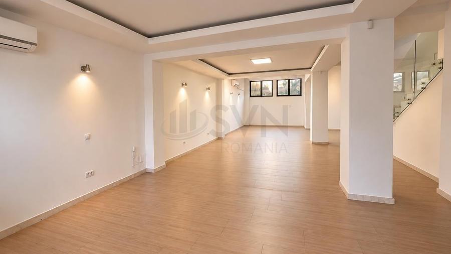 Casă individuală cu 7 camere cu Canalizare în Barbu Văcărescu
