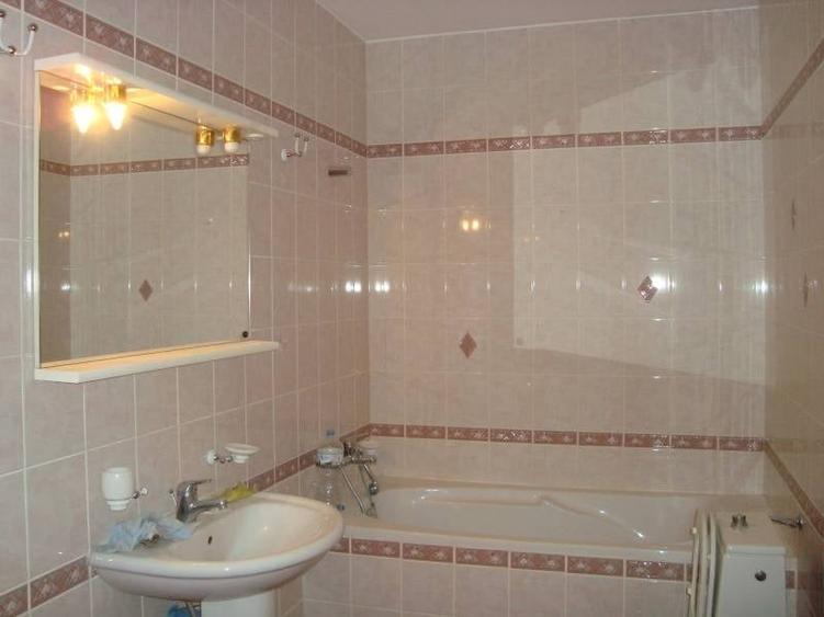 Apartament cu 5 camere decomandat în Aviatorilor