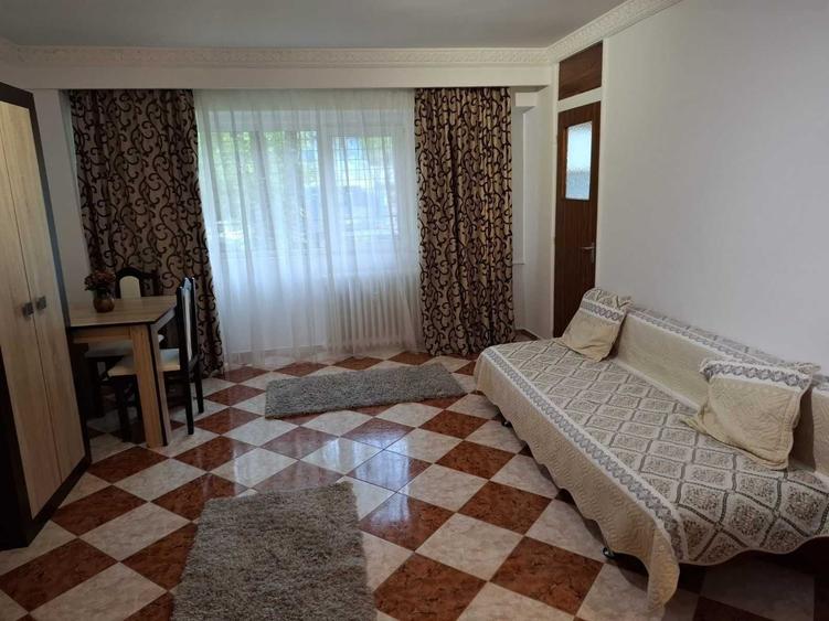 Garsonieră decomandată în Uverturii