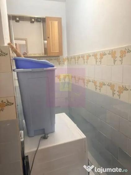 Apartament cu 3 camere decomandat în Drumul Sării