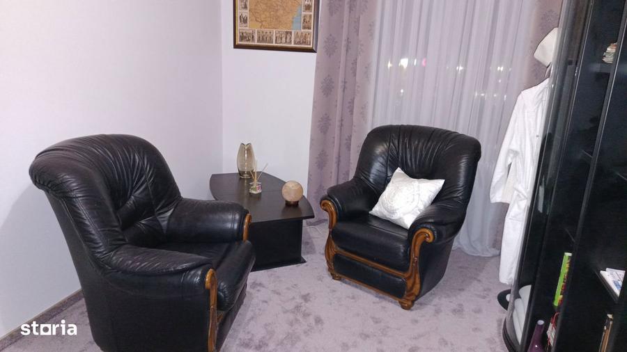 Apartament cu 3 camere în Vitan