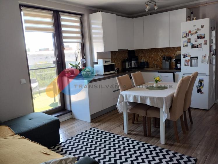 Apartament cu 3 camere semidecomandat, mobilat în Mărăști