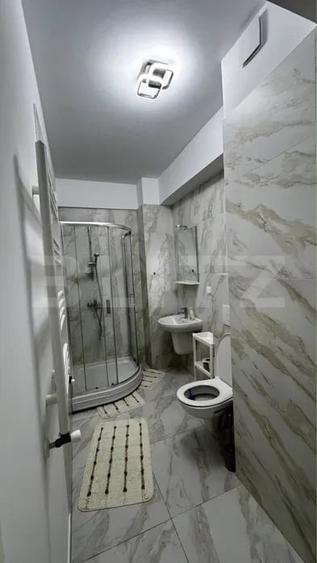Apartament cu 3 camere semidecomandat, mobilat în Valea Adâncă