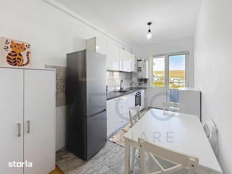 Apartament cu 3 camere semidecomandat în Florești