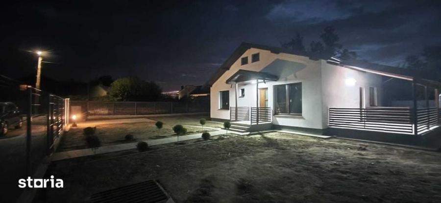 Casă cu 3 camere cu Teren 100 Mp în Central