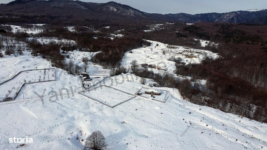 Casă cu 4 camere în Slatina