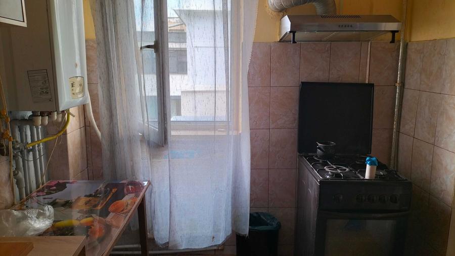 Apartament cu 4 camere decomandat în Central