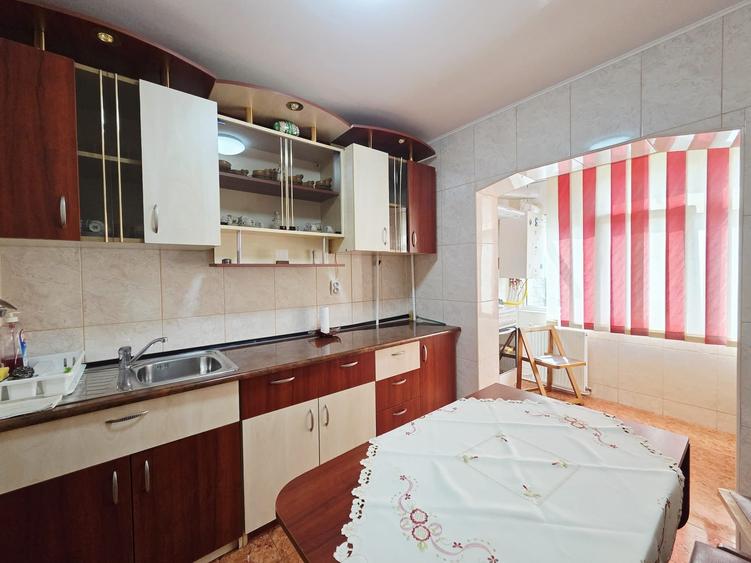 Apartament cu 2 camere decomandat în Mazepa 2