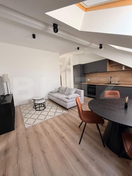 Apartament cu 3 camere semidecomandat, mobilat în Florești