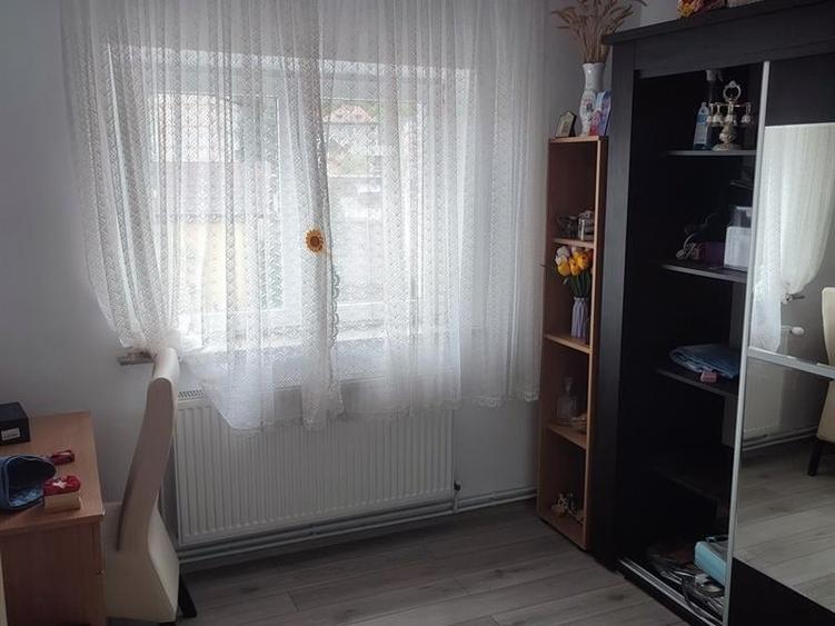 Apartament cu 4 camere decomandat, mobilat în Central