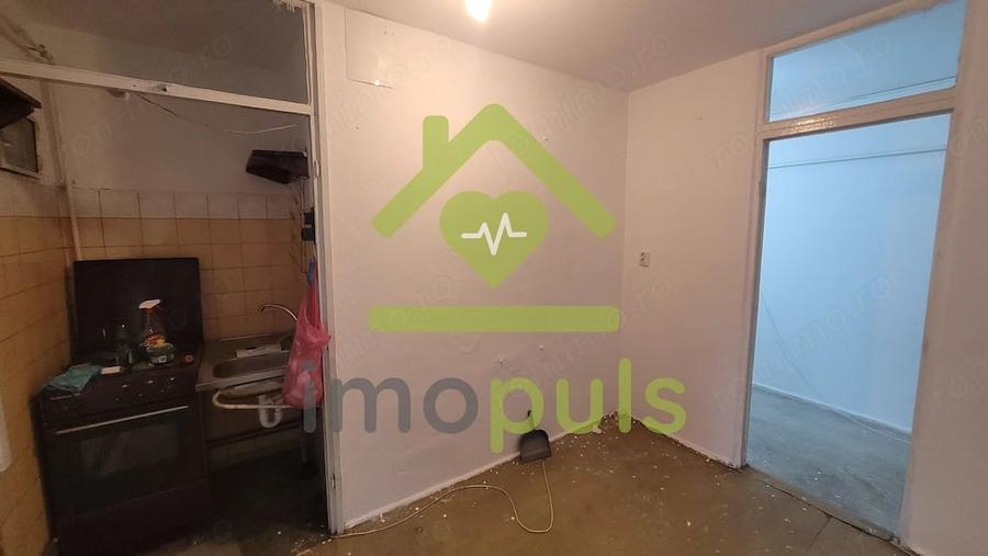 Apartament cu 3 camere semidecomandat în Dâmbovița