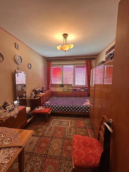 Apartament cu 3 camere semidecomandat în Militari
