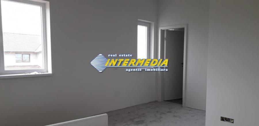 Casă individuală cu 4 camere cu Canalizare în Cetate