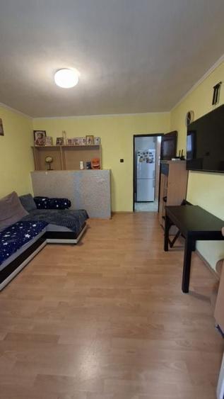 Apartament cu 2 camere semidecomandat în Războieni