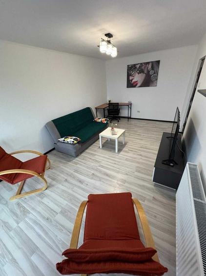 Apartament cu 2 camere decomandat în Calea București