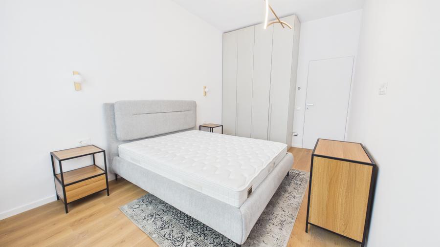 Apartament cu 3 camere semidecomandat în Grivița
