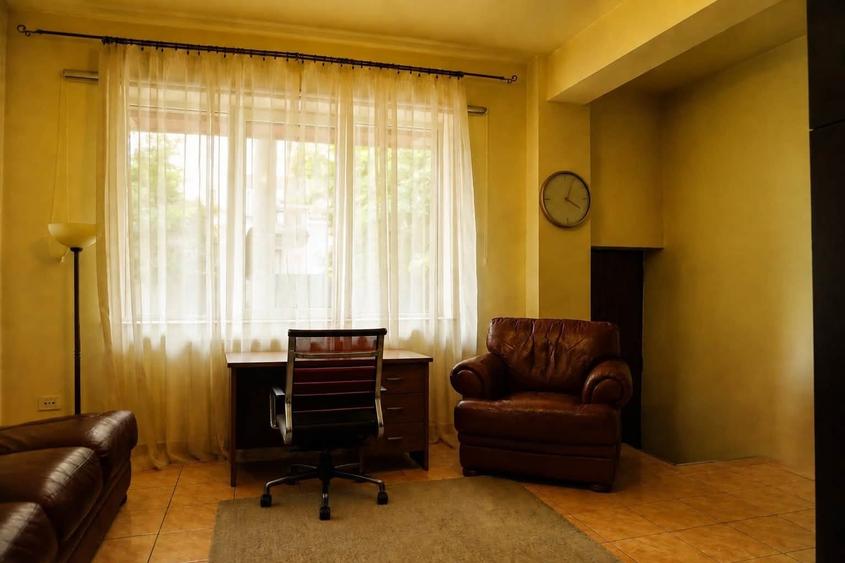 Casă individuală cu 5 camere cu Canalizare în Central