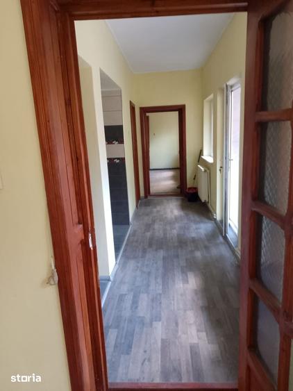 Casă cu 4 camere cu Teren 283 Mp în Independenței