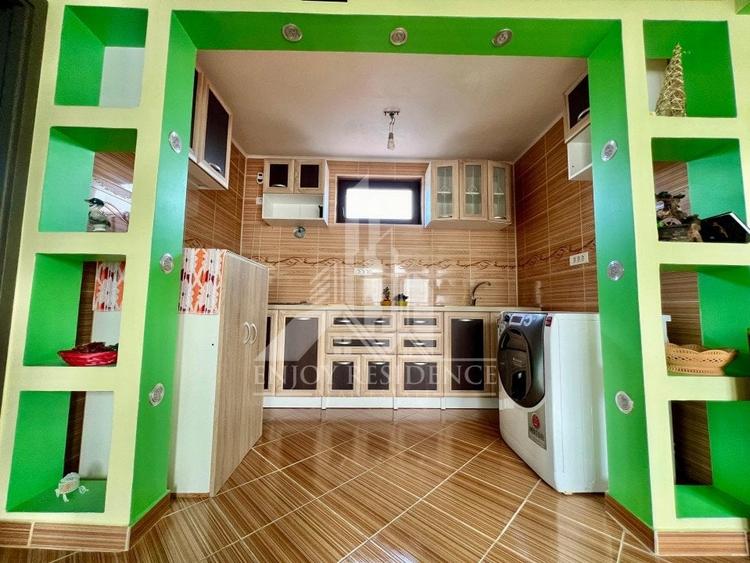 Casă individuală cu 9 camere cu Canalizare în Crângași