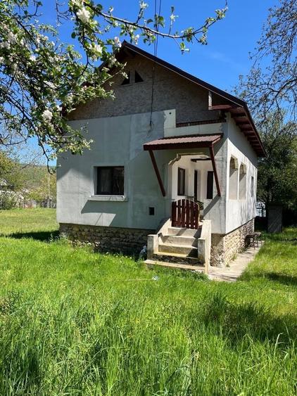 Casă cu 2 camere în Pietroșani