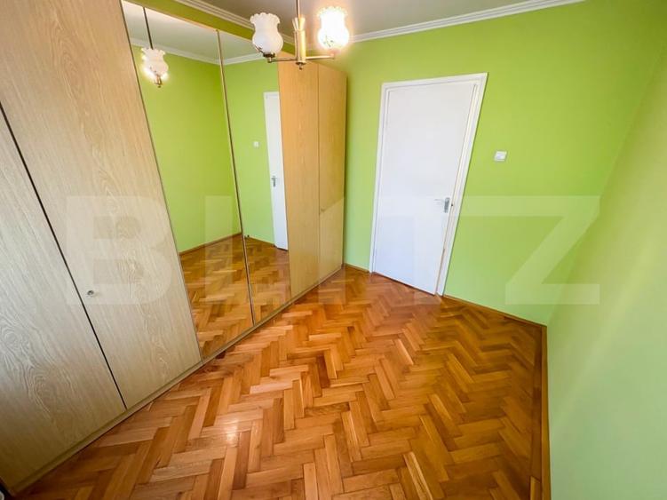 Apartament cu 4 camere semidecomandat, mobilat în Piața Centrală