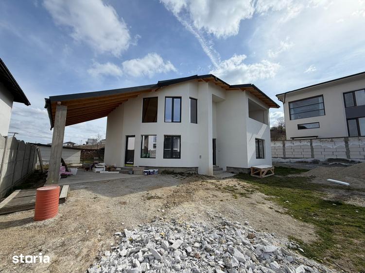 Casă cu 4 camere cu Teren 500 Mp în Central