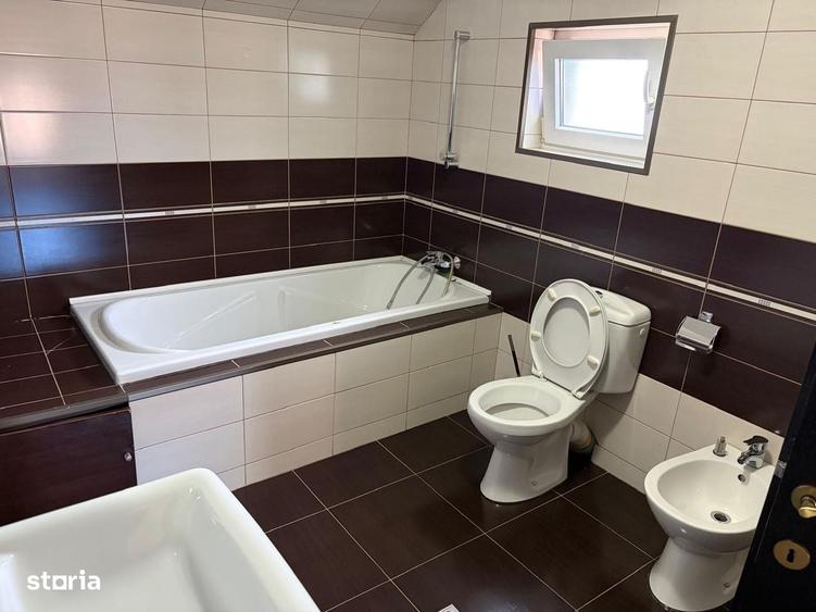 Casă cu 4 camere cu Teren 400 Mp în Florești