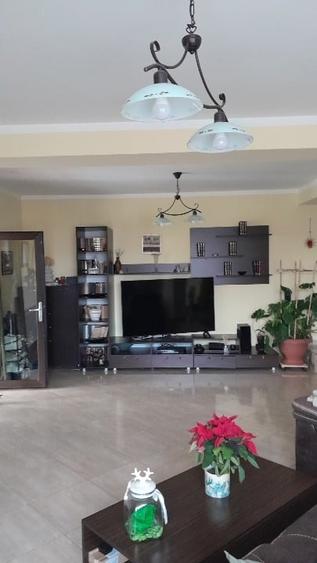 Casă individuală cu 5 camere cu Canalizare în Glâmbocu