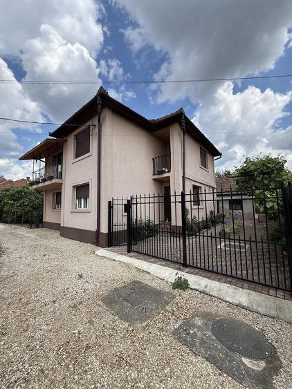 Casă cu 2 camere cu Teren 500 Mp în Central