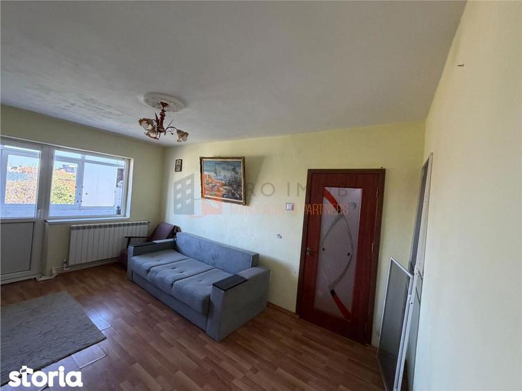 Apartament cu 2 camere semidecomandat, mobilat în Central