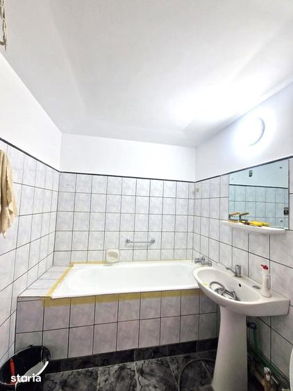 Apartament cu 3 camere semidecomandat în Militari