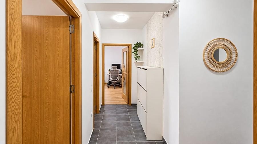 Apartament cu 2 camere decomandat, mobilat în Central